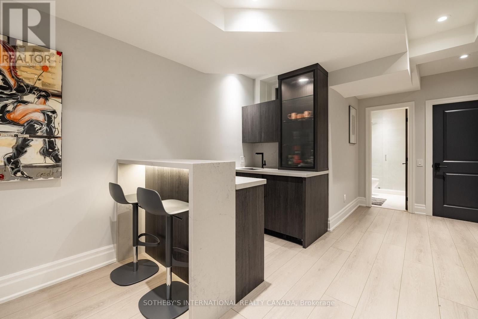33 TRANBY AVENUE - 27