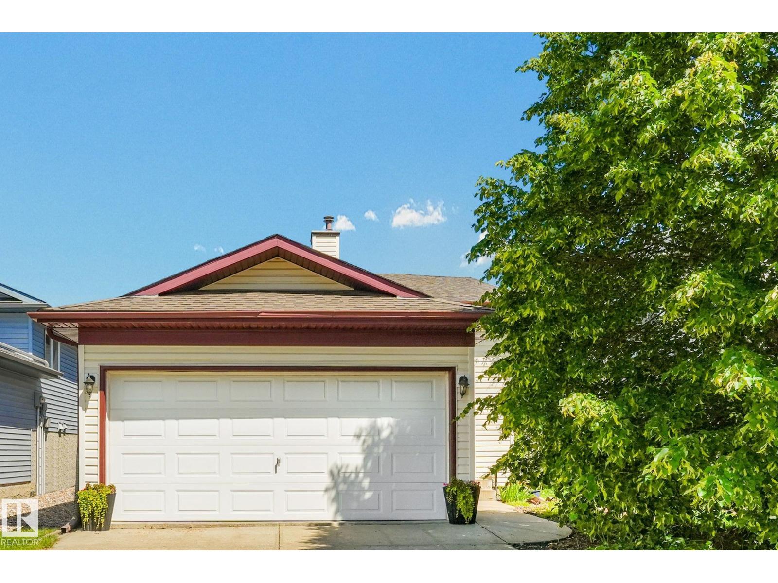 22 LANDSDOWNE DR - 1