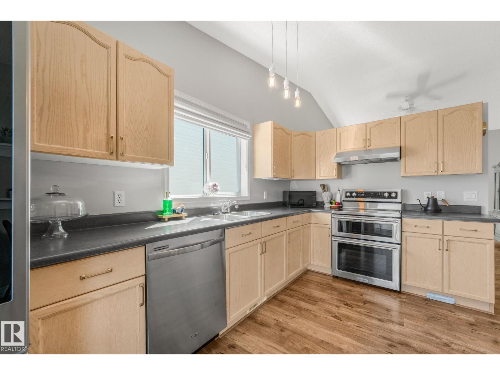22 LANDSDOWNE DR - 11