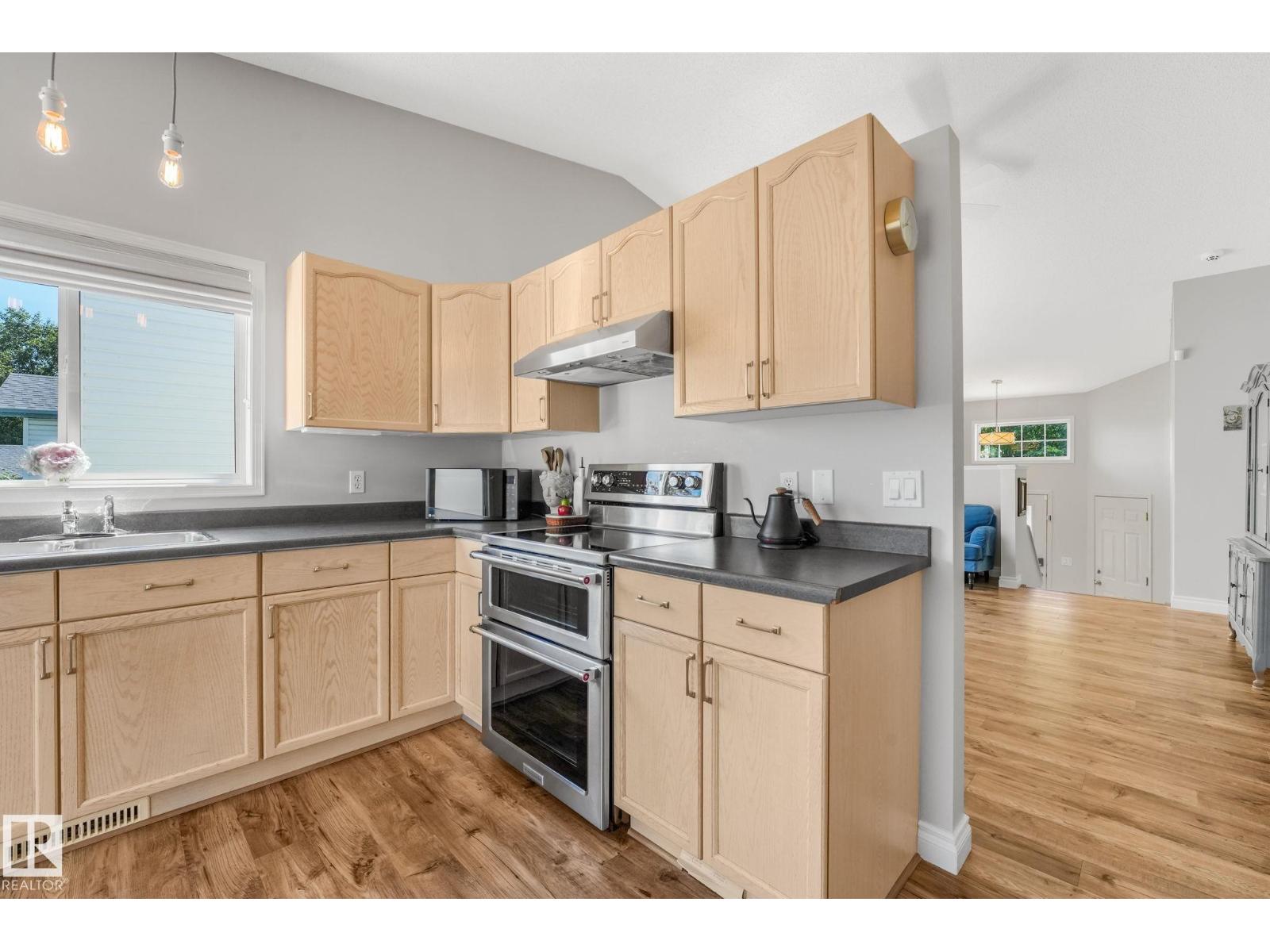 22 LANDSDOWNE DR - 12