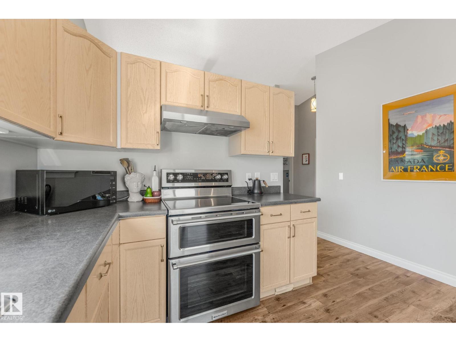22 LANDSDOWNE DR - 13