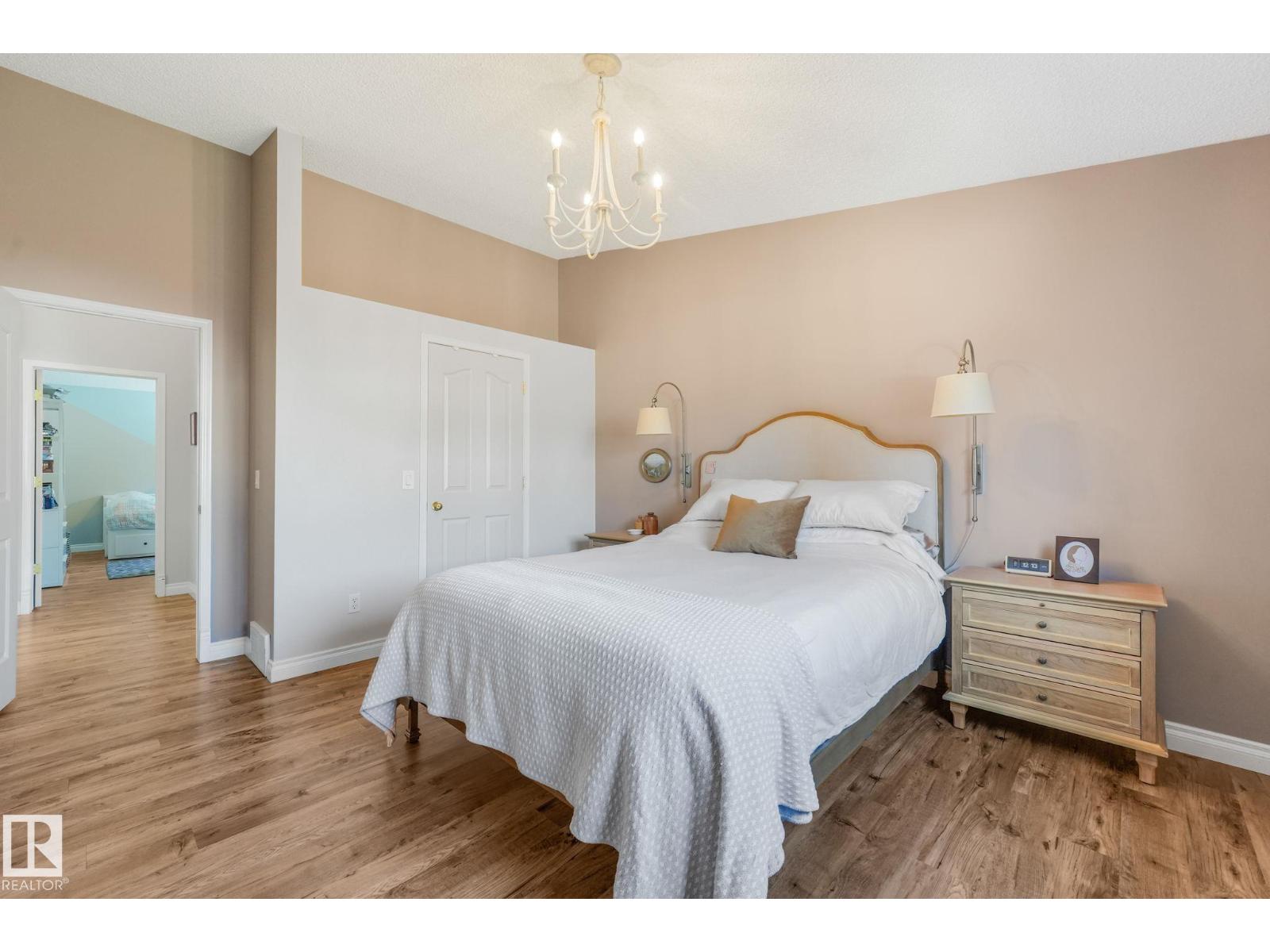 22 LANDSDOWNE DR - 16