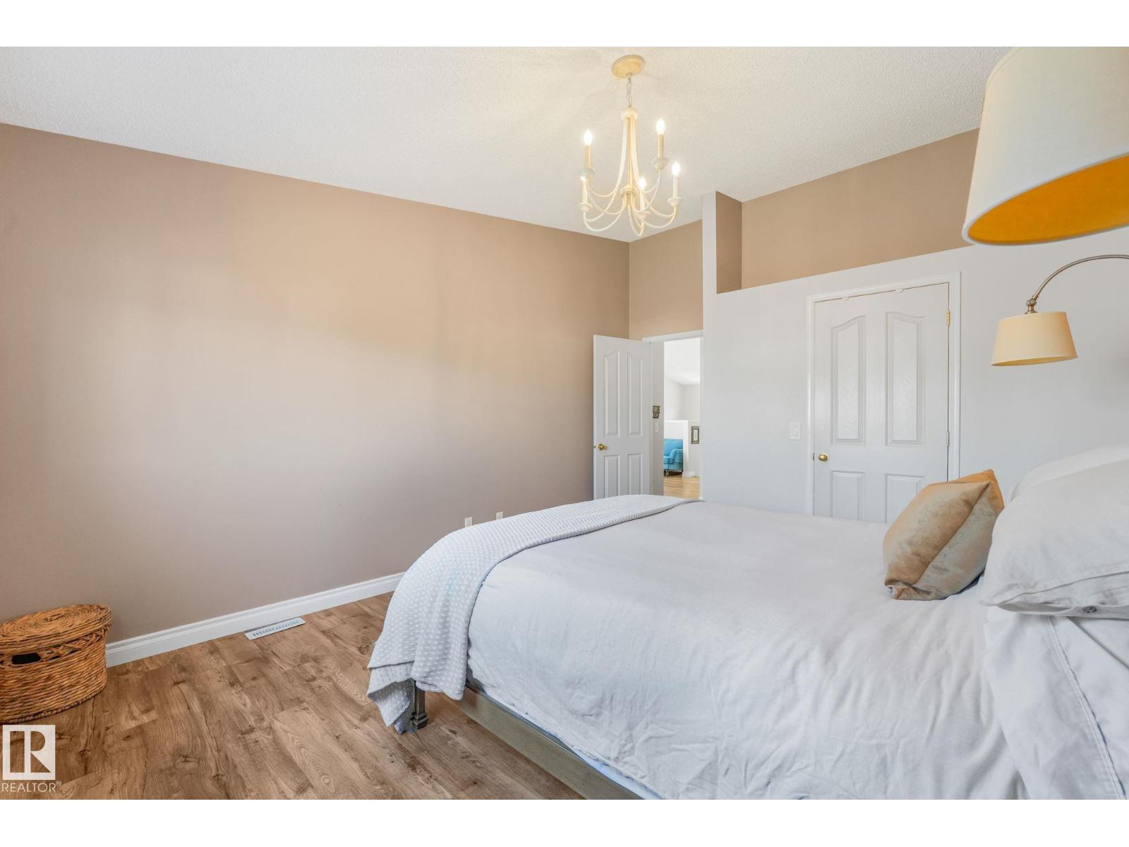 22 LANDSDOWNE DR - 17