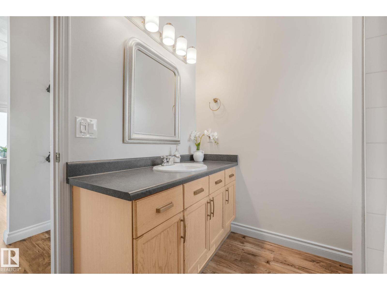 22 LANDSDOWNE DR - 22
