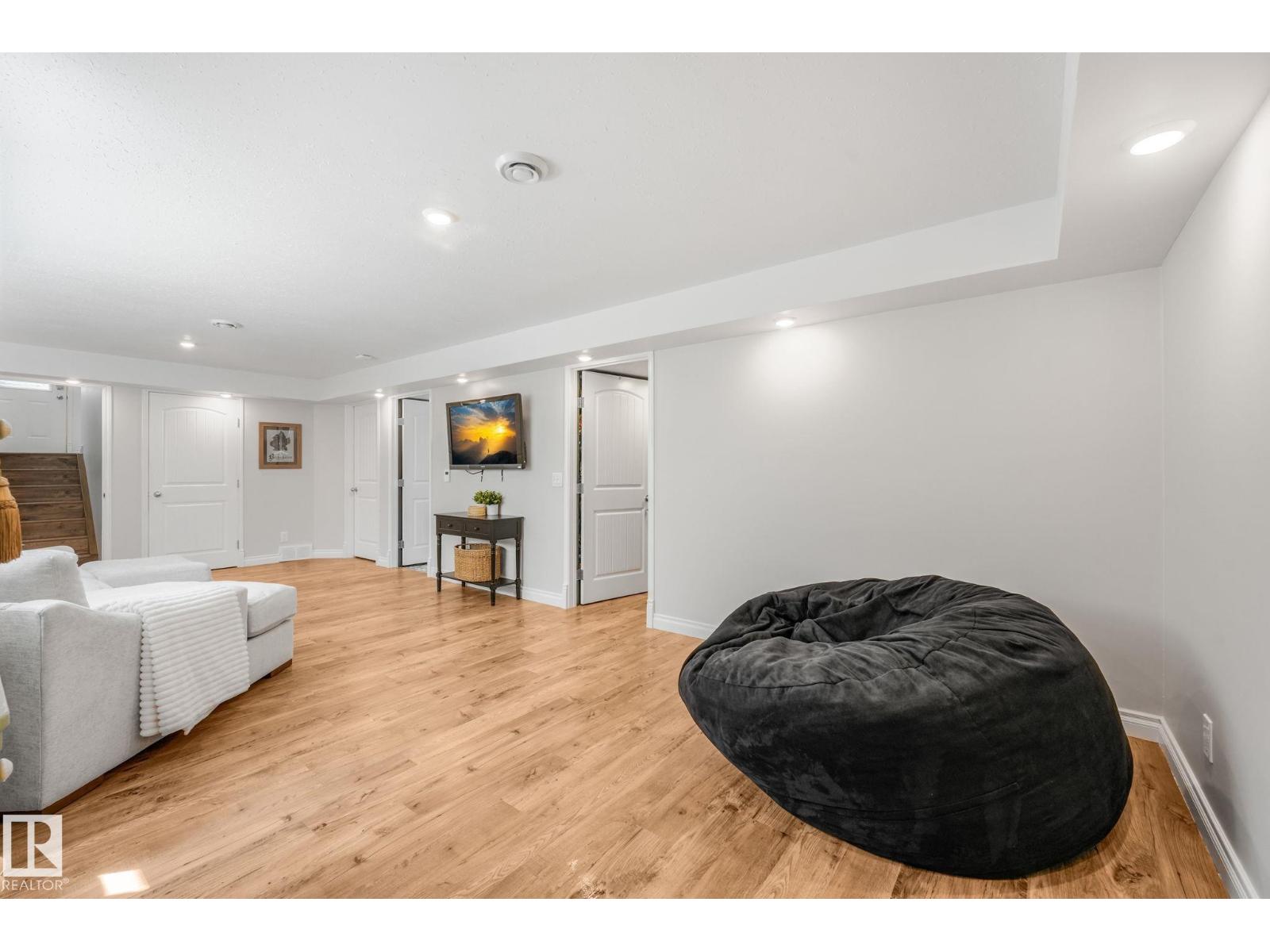 22 LANDSDOWNE DR - 29