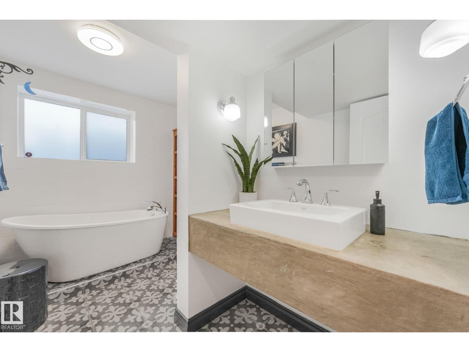22 LANDSDOWNE DR - 31