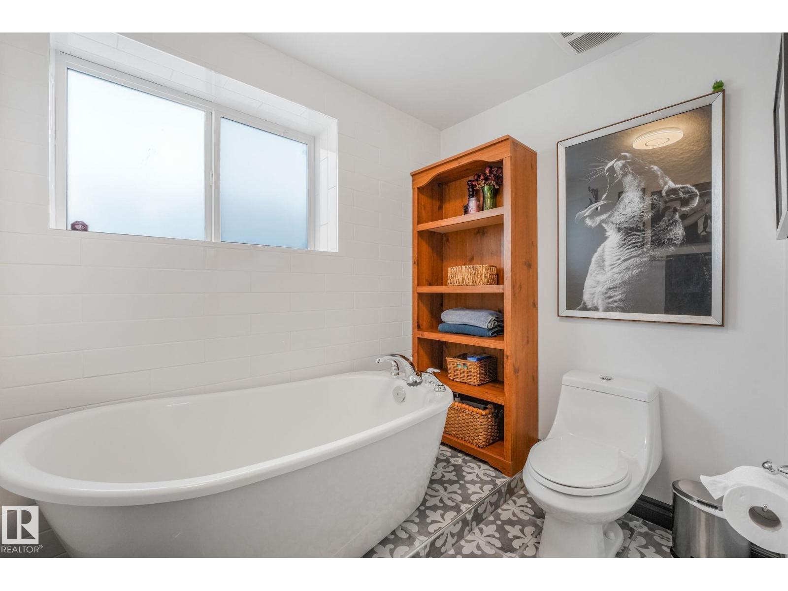 22 LANDSDOWNE DR - 32