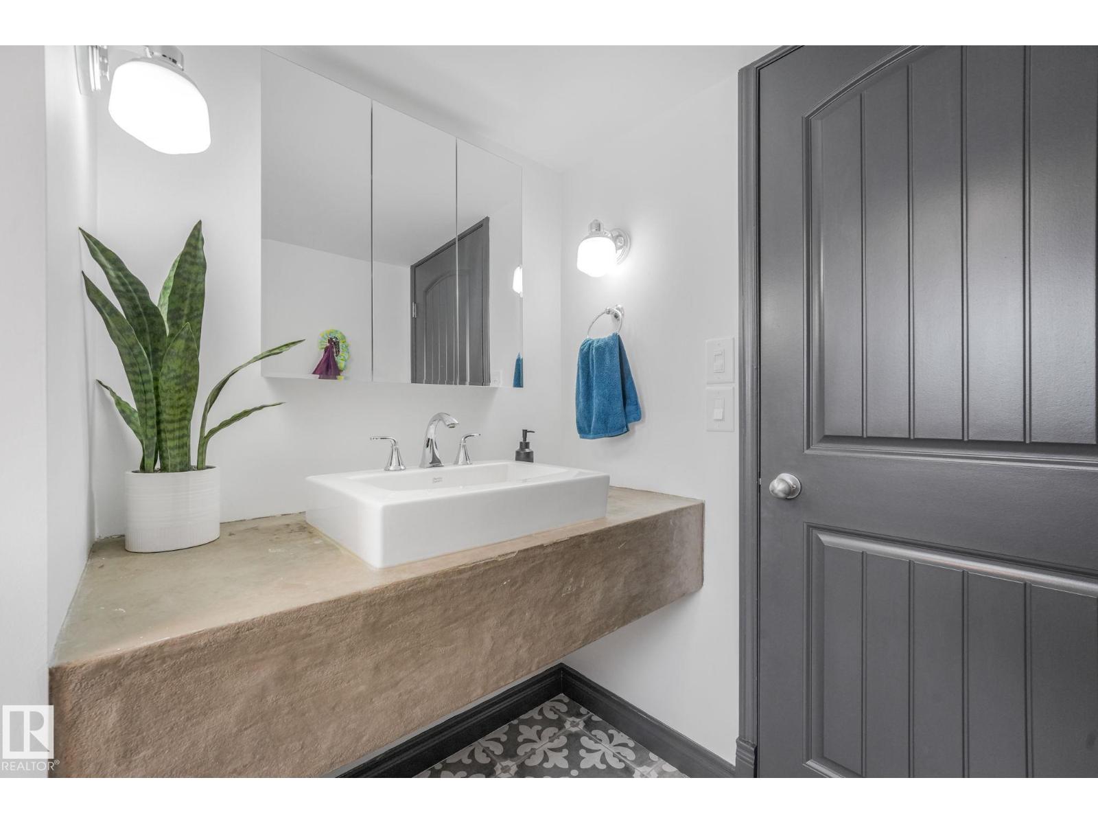22 LANDSDOWNE DR - 33