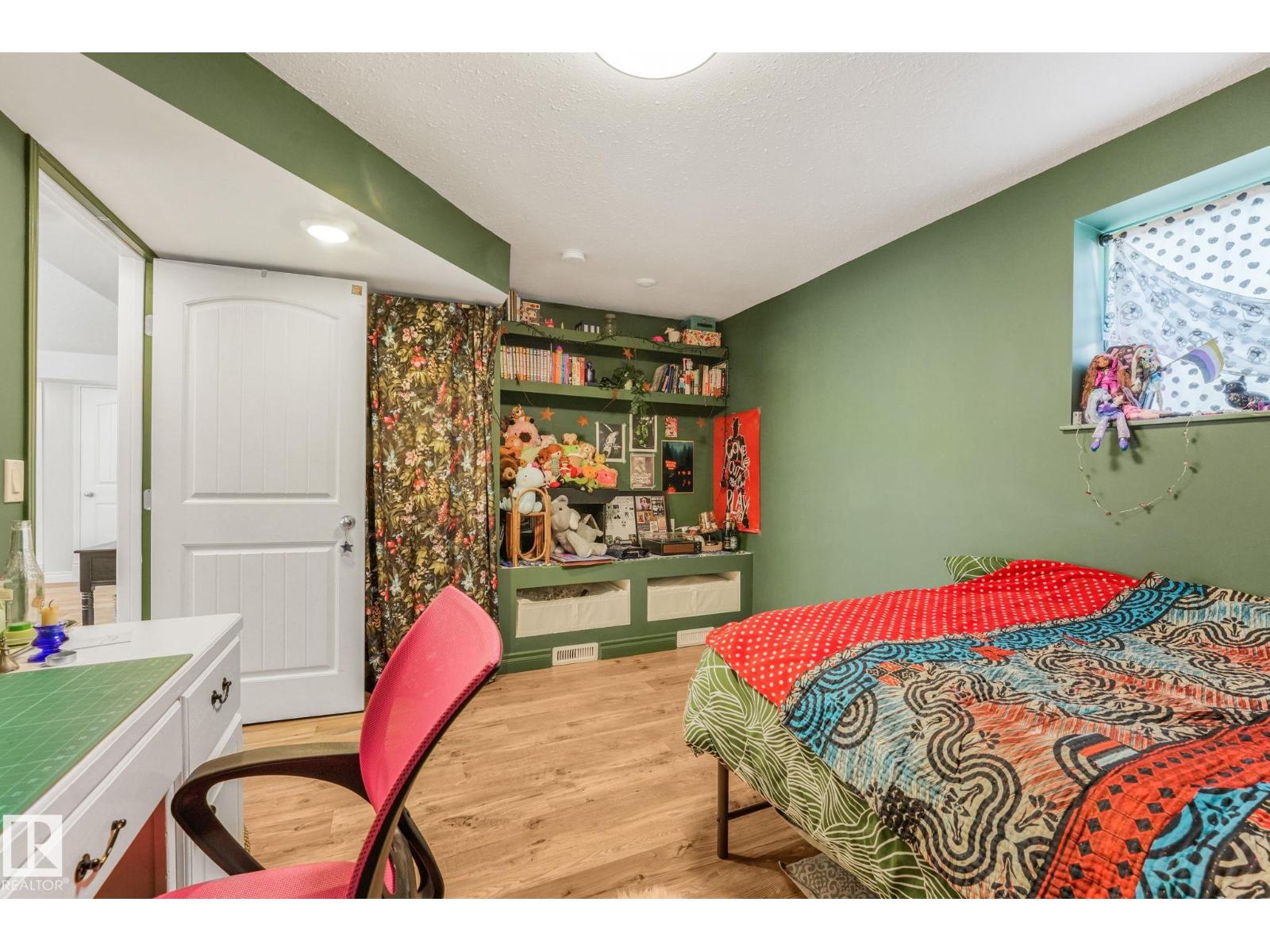 22 LANDSDOWNE DR - 35
