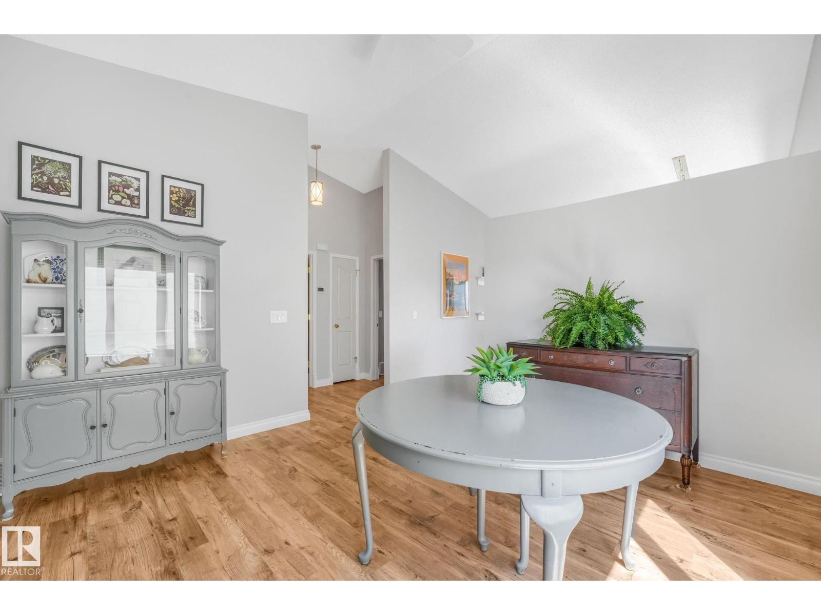 22 LANDSDOWNE DR - 5