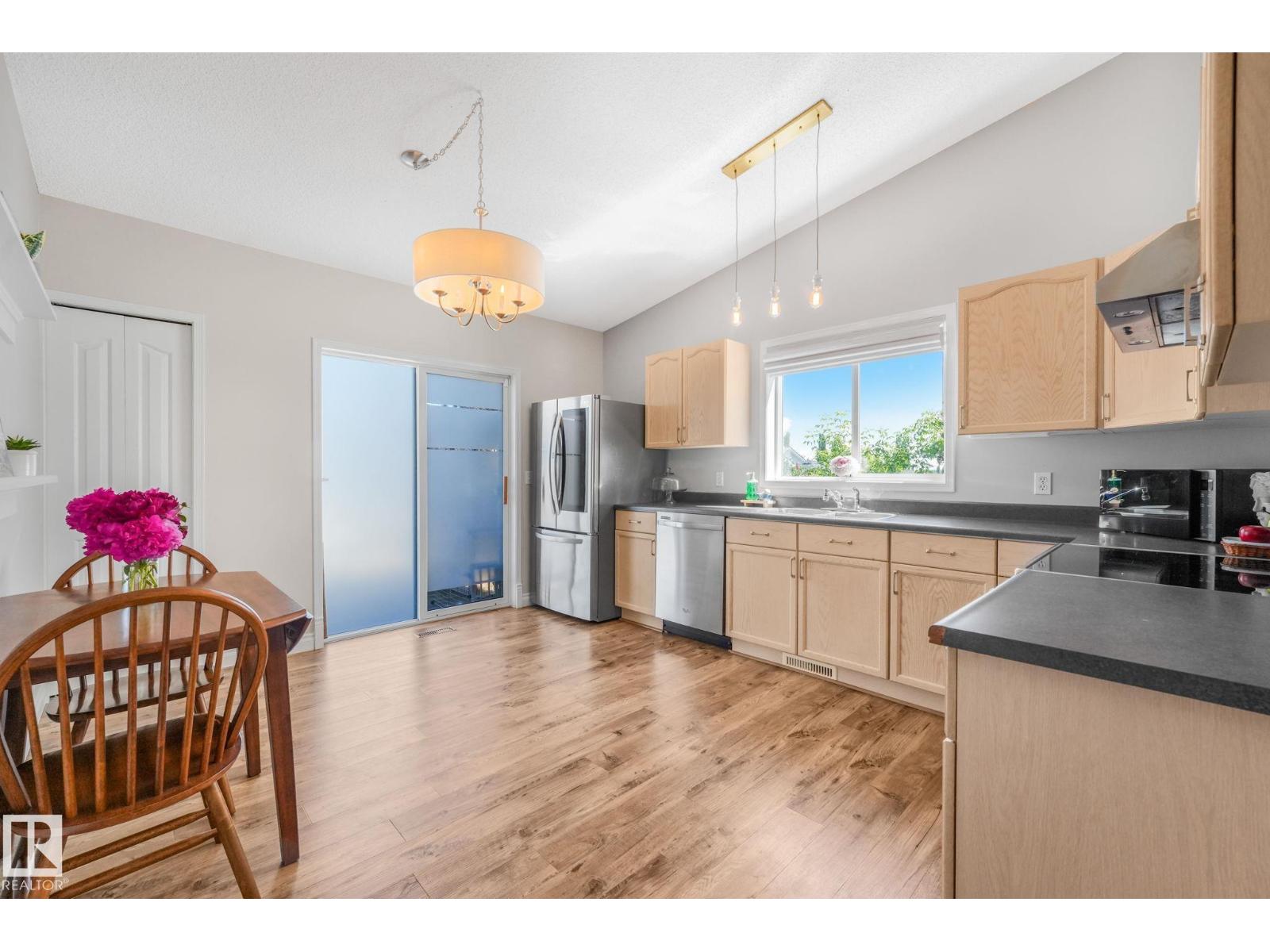 22 LANDSDOWNE DR - 8