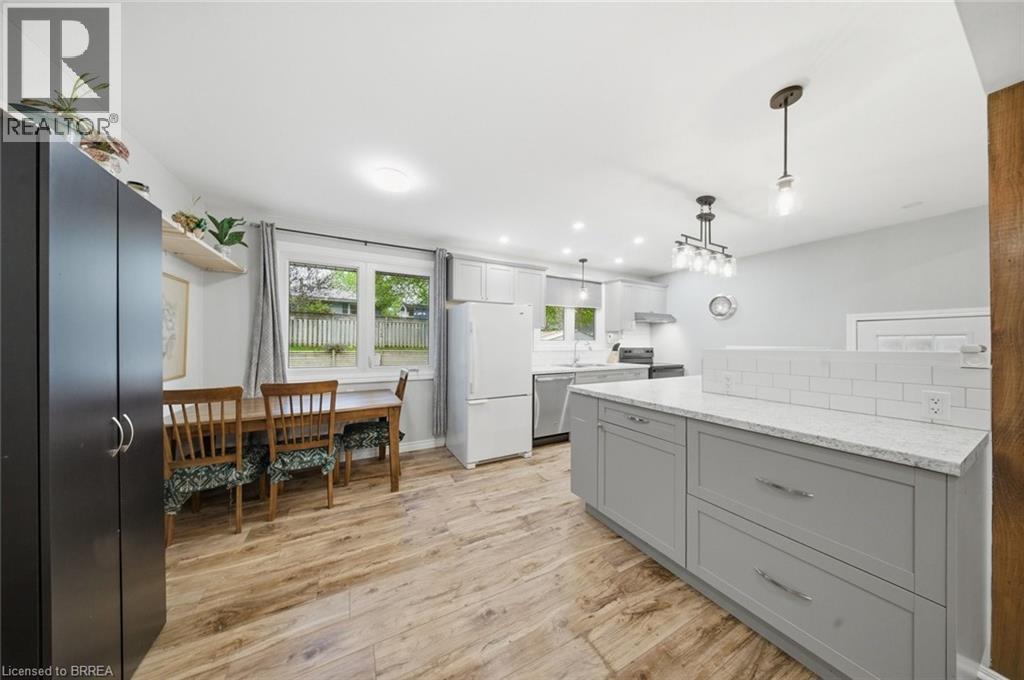 13 MACKAY Avenue - 12