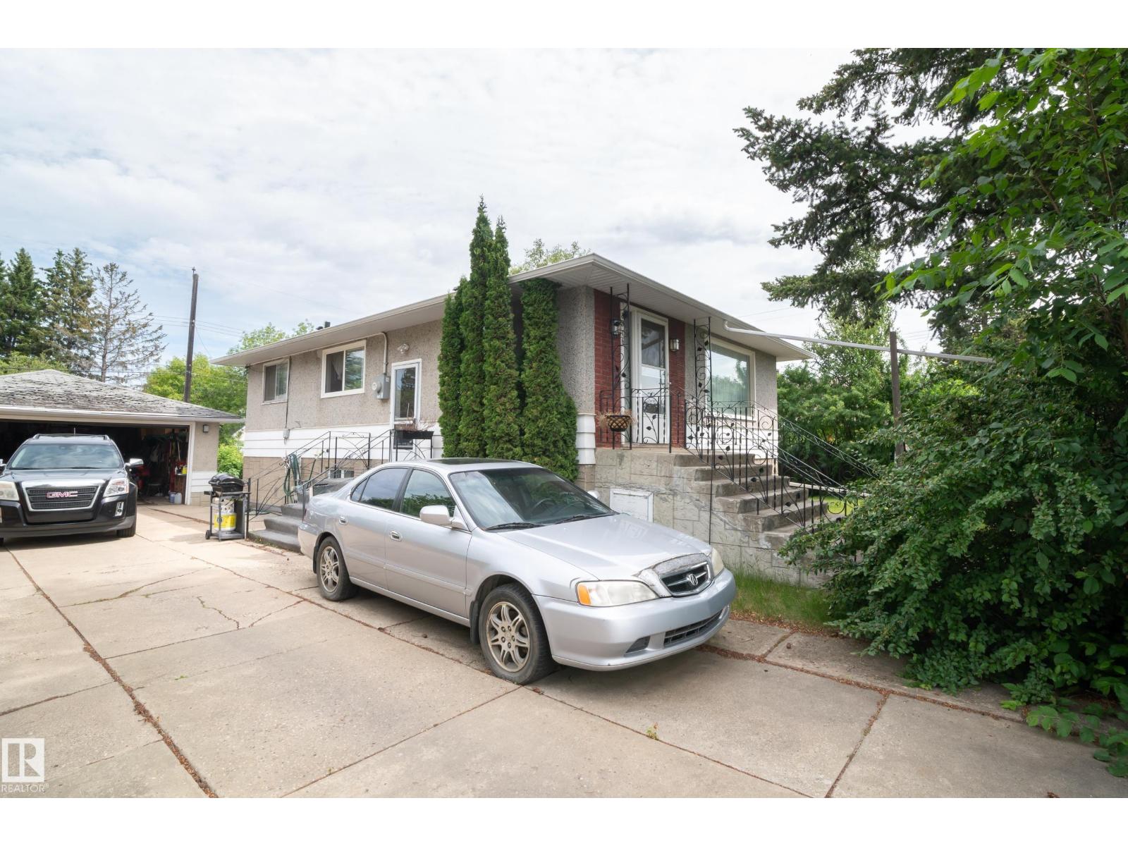 8316 73 AV NW - 4