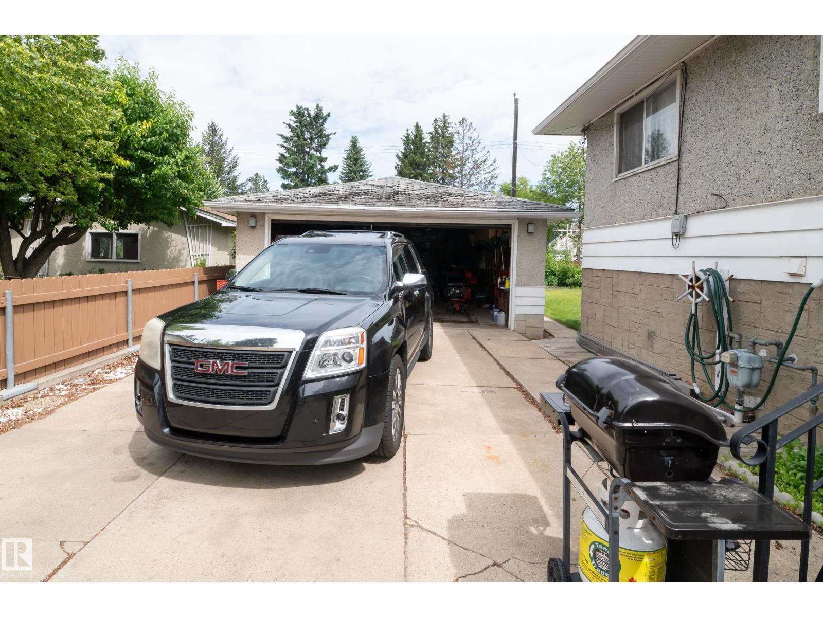 8316 73 AV NW - 5