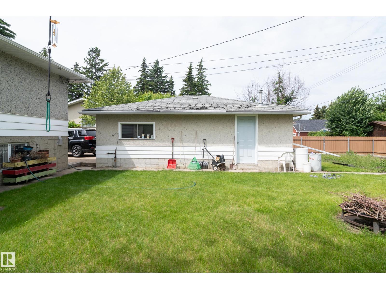 8316 73 AV NW - 10