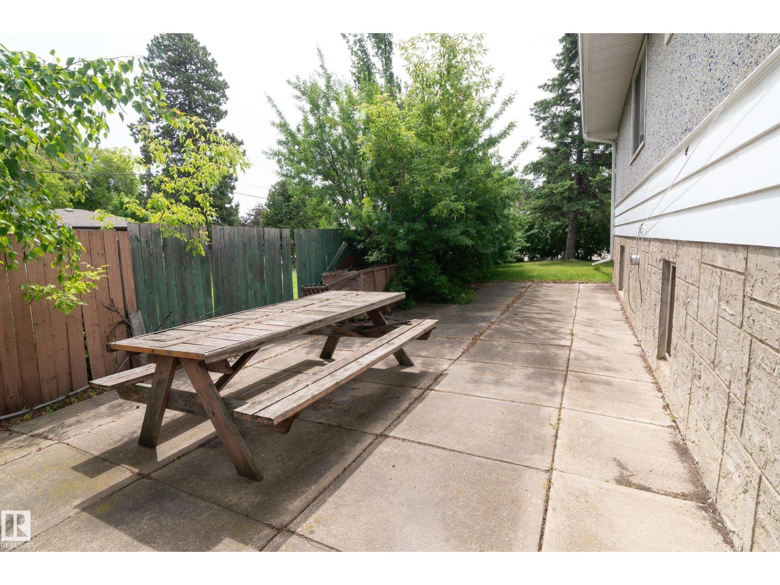 8316 73 AV NW - 17