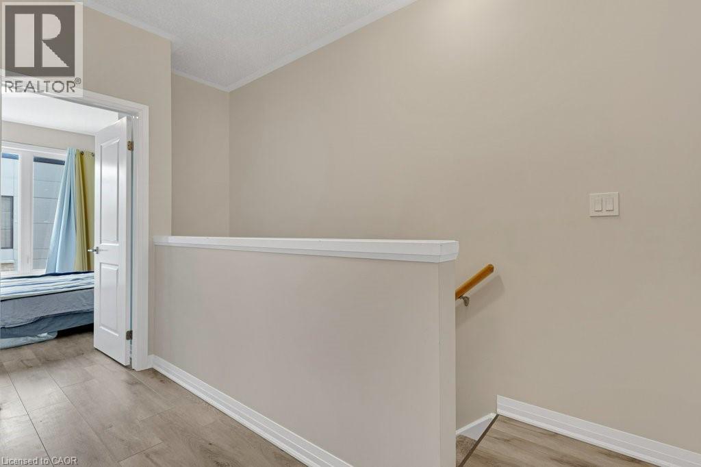 #68 25 ISHERWOOD Avenue - 17