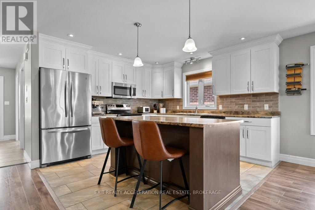 92 HARTWOOD CRESCENT - 10