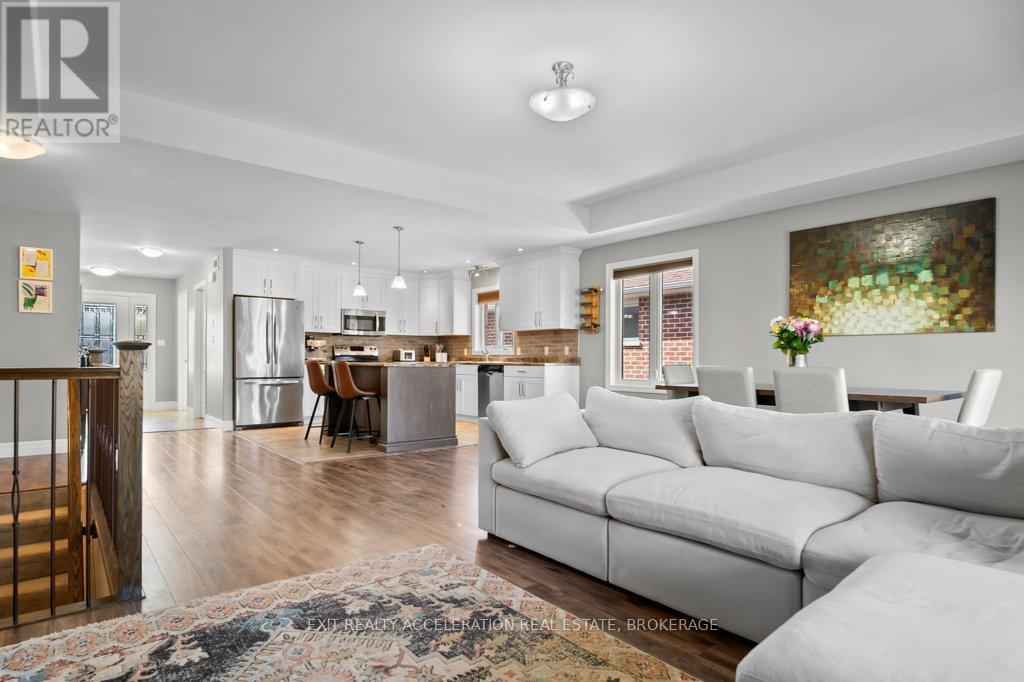 92 HARTWOOD CRESCENT - 12