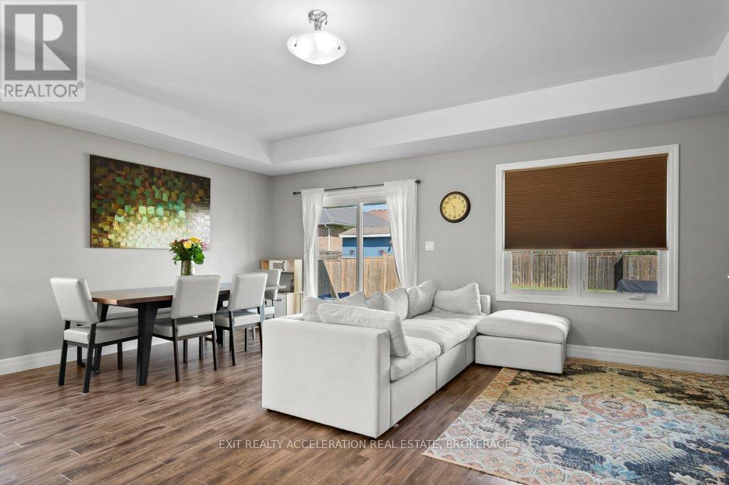 92 HARTWOOD CRESCENT - 13