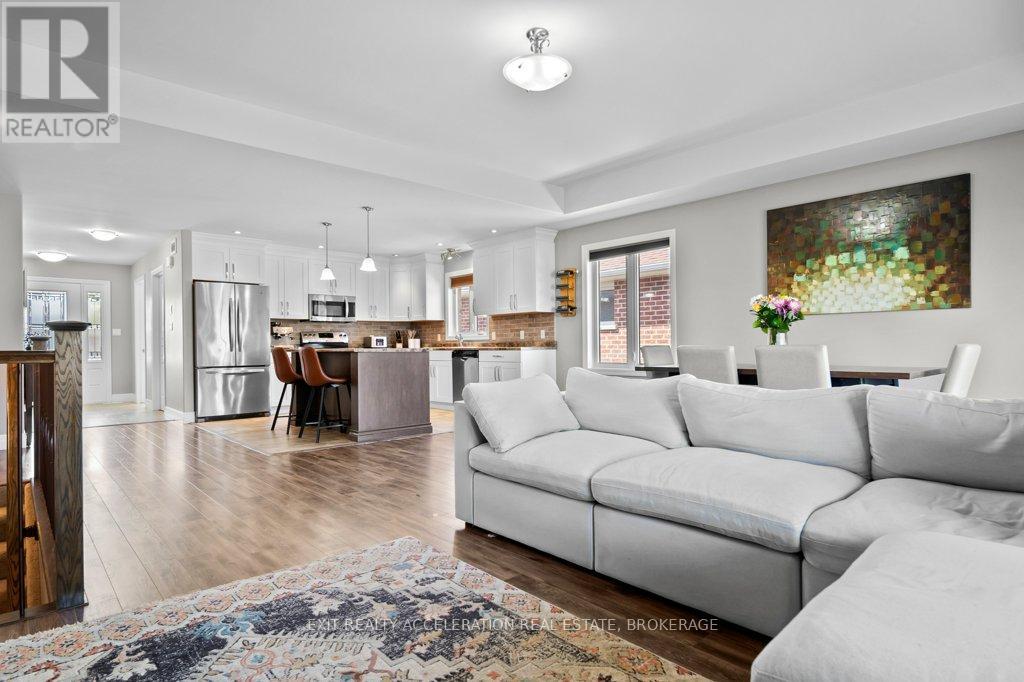 92 HARTWOOD CRESCENT - 17