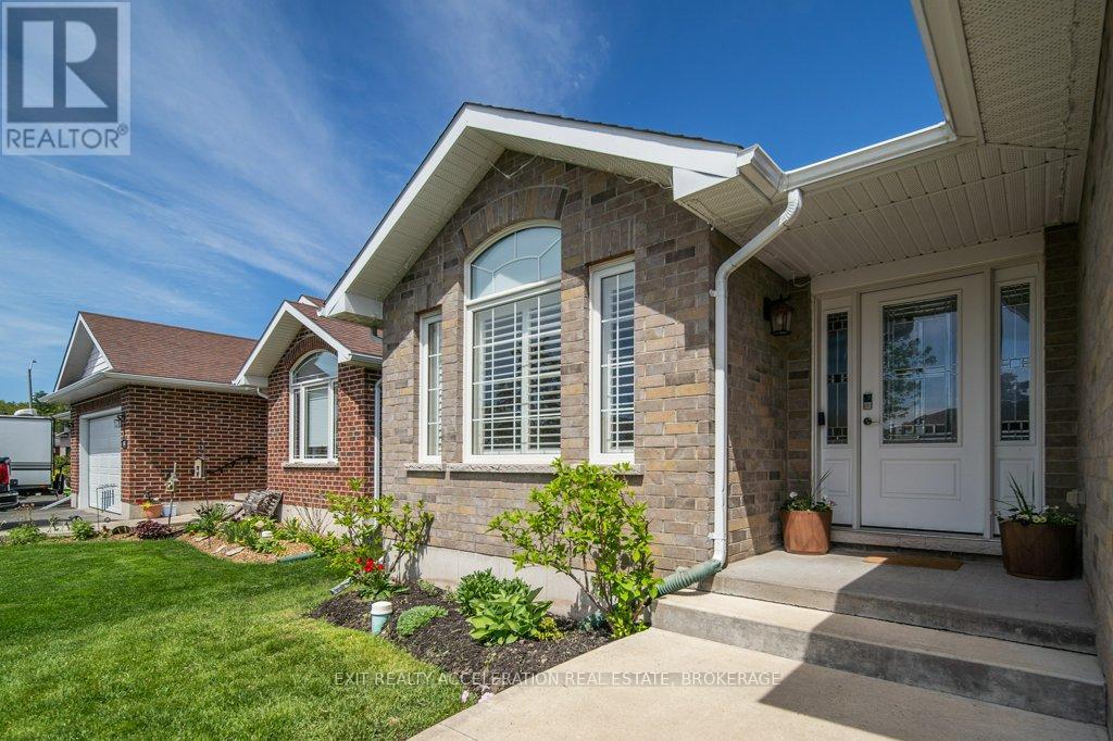 92 HARTWOOD CRESCENT - 2