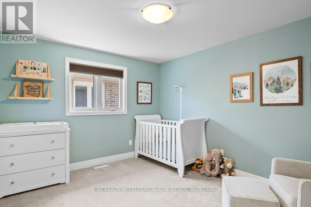 92 HARTWOOD CRESCENT - 21