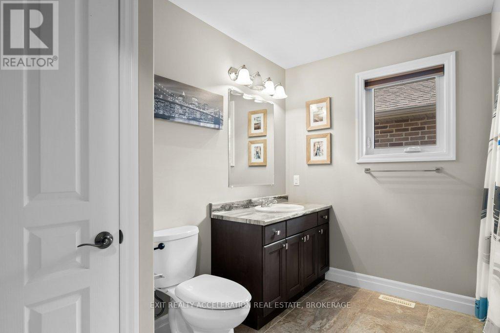 92 HARTWOOD CRESCENT - 22