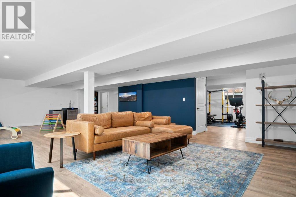 92 HARTWOOD CRESCENT - 28
