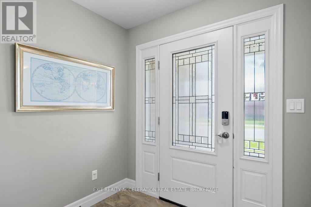 92 HARTWOOD CRESCENT - 3
