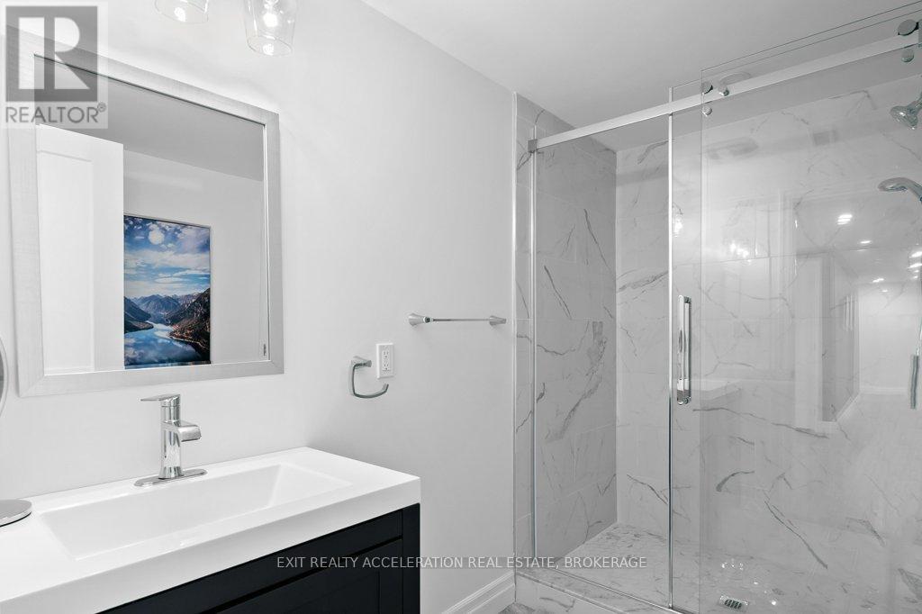 92 HARTWOOD CRESCENT - 36