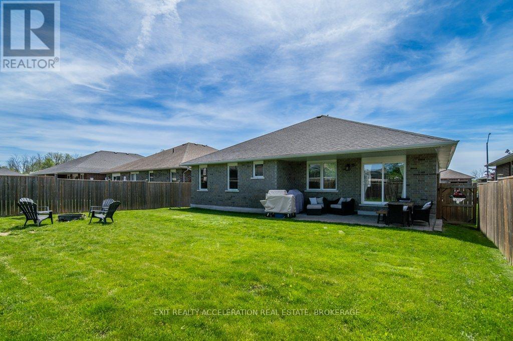 92 HARTWOOD CRESCENT - 37