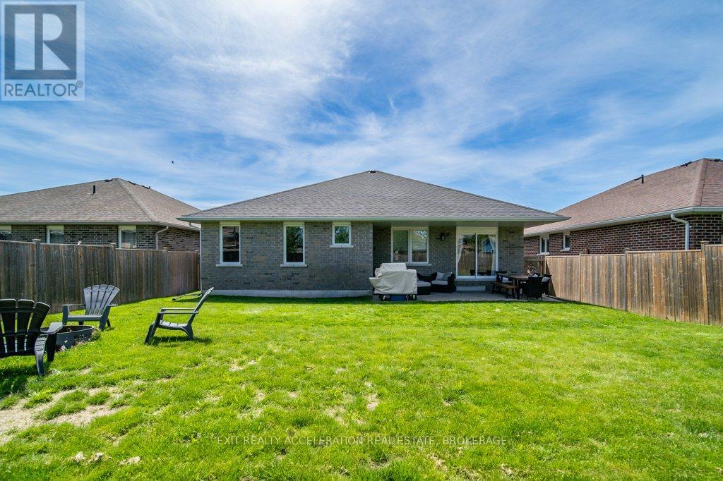 92 HARTWOOD CRESCENT - 38