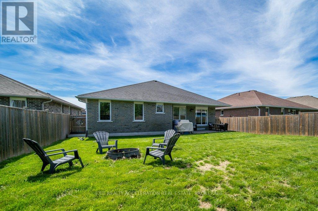 92 HARTWOOD CRESCENT - 39