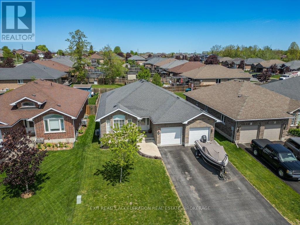 92 HARTWOOD CRESCENT - 43