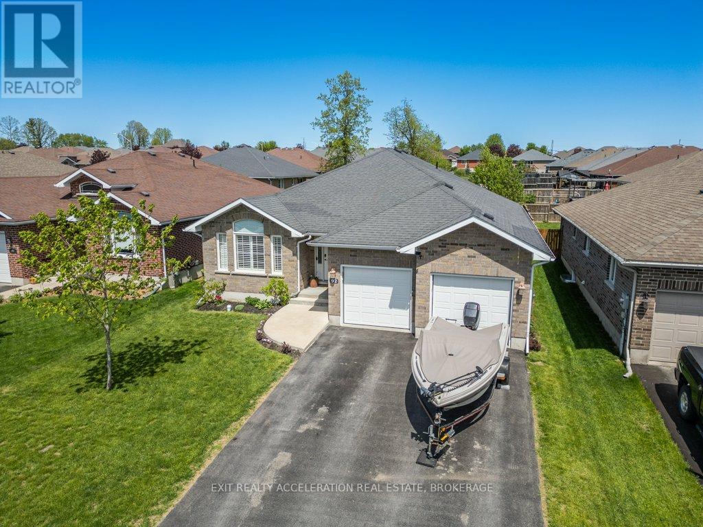 92 HARTWOOD CRESCENT - 44
