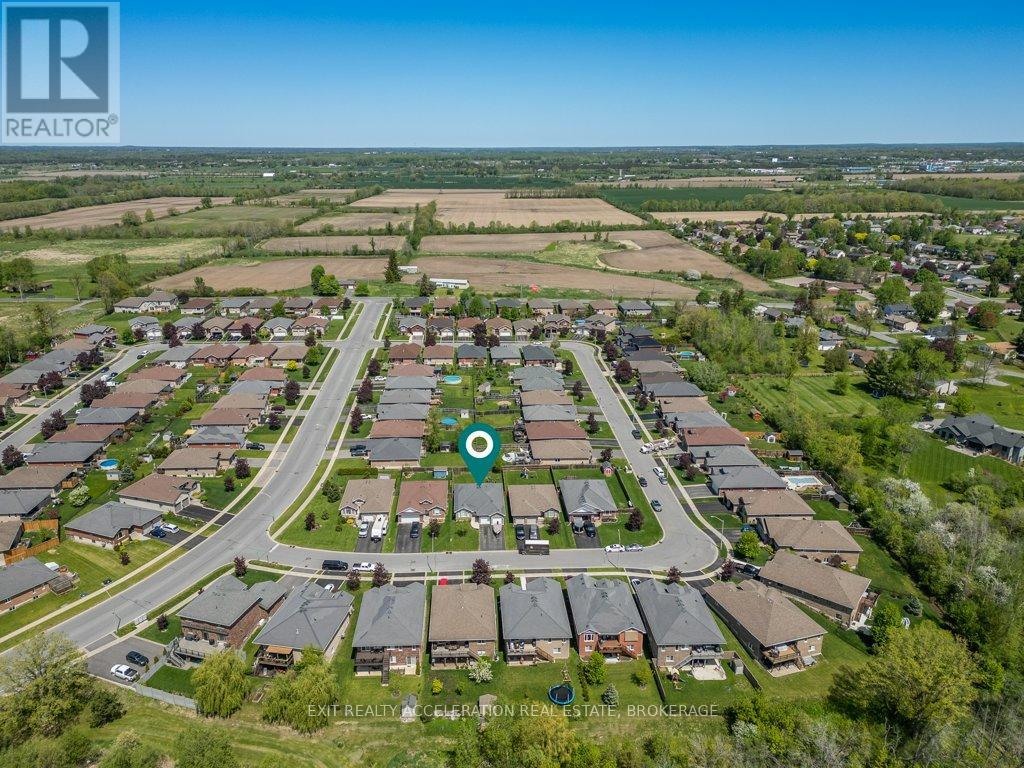 92 HARTWOOD CRESCENT - 46