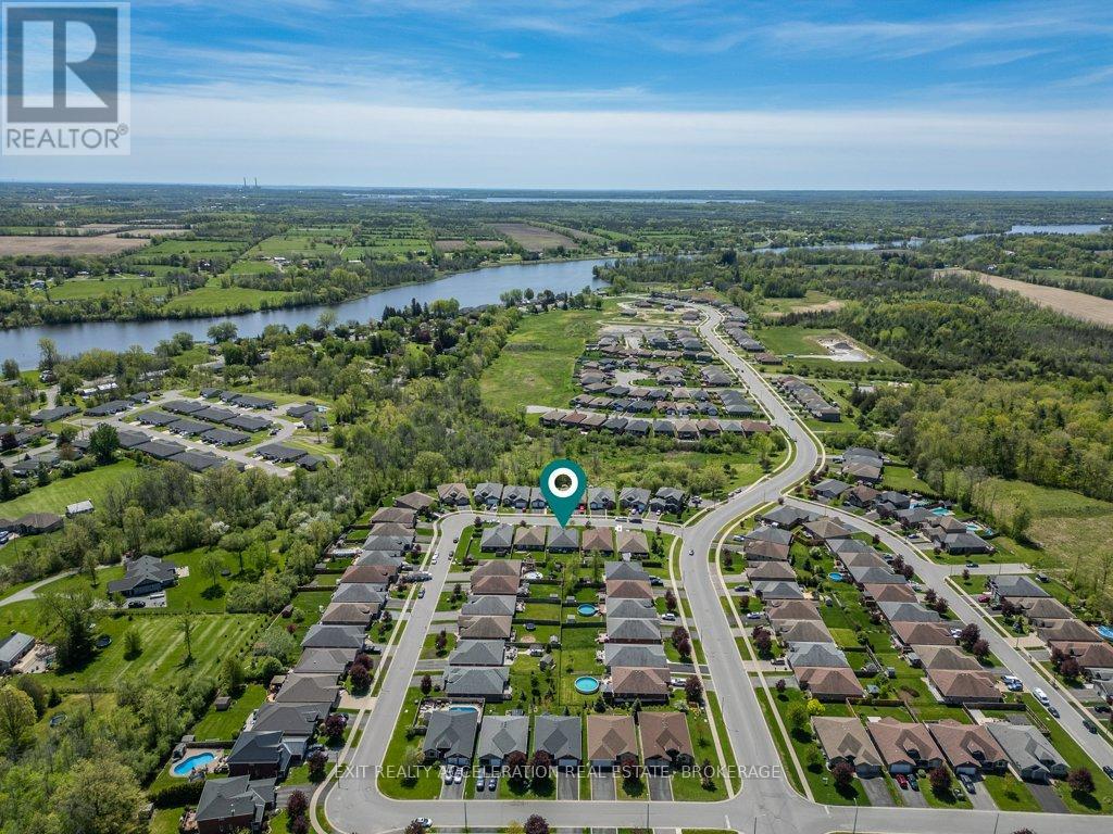 92 HARTWOOD CRESCENT - 47
