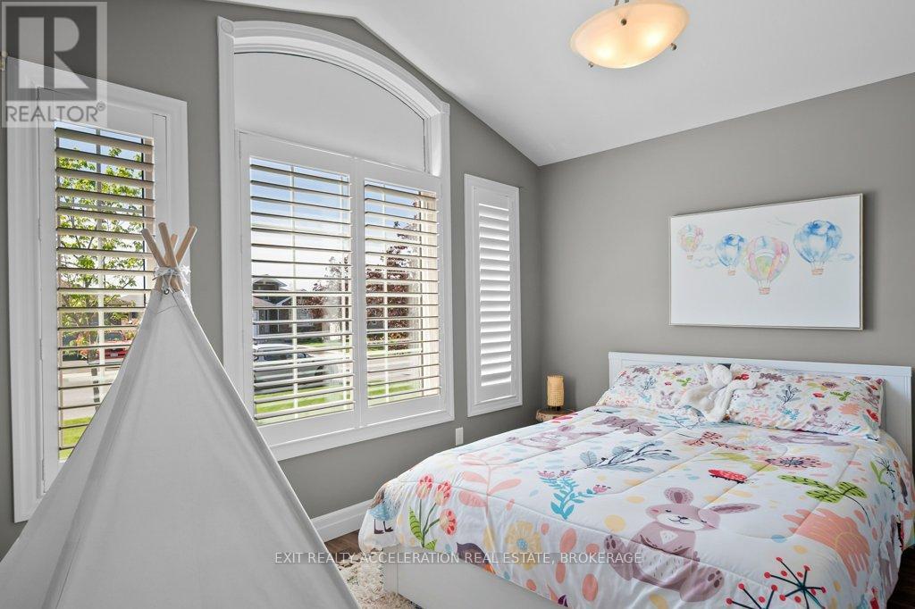 92 HARTWOOD CRESCENT - 5
