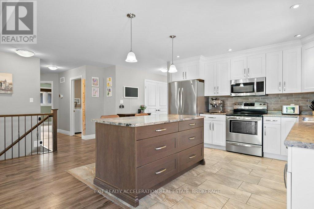 92 HARTWOOD CRESCENT - 8