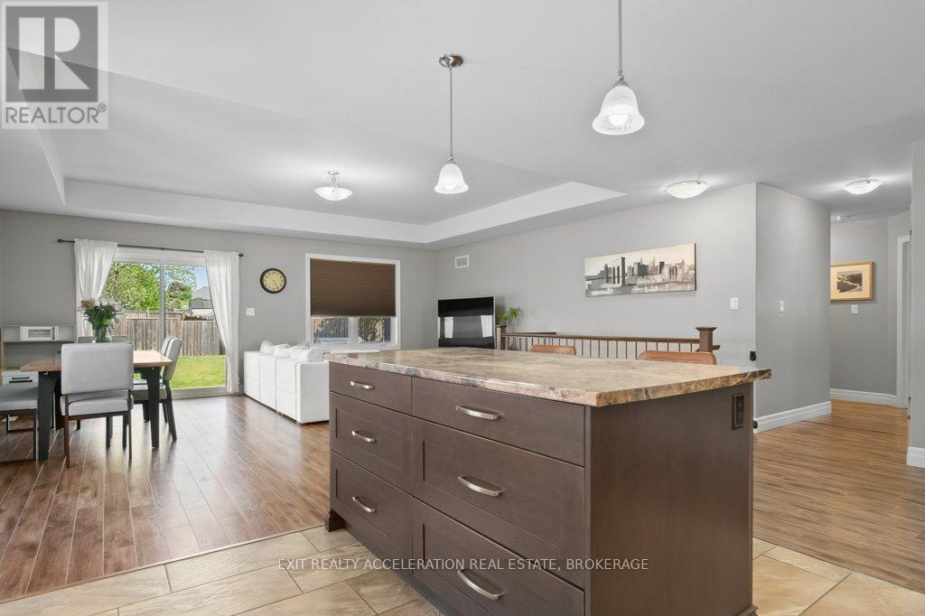 92 HARTWOOD CRESCENT - 9