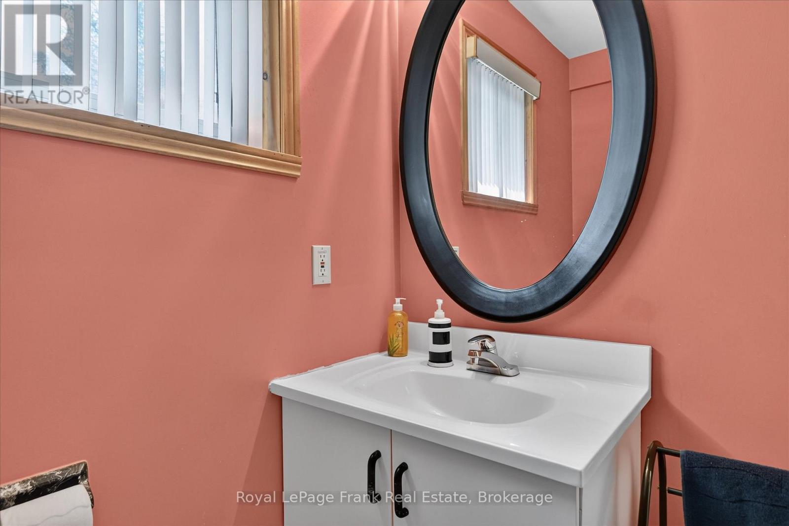 35 GRANDVIEW DRIVE - 22