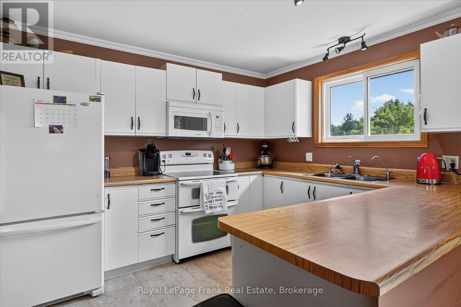 35 GRANDVIEW DRIVE - 6