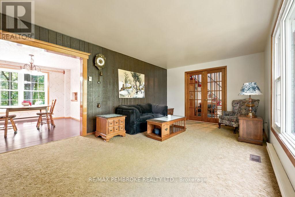 775 PINEGROVE CRESCENT - 11