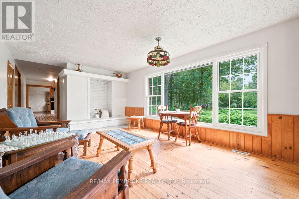 775 PINEGROVE CRESCENT - 13