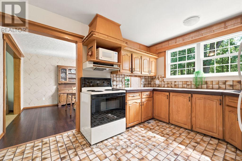 775 PINEGROVE CRESCENT - 15
