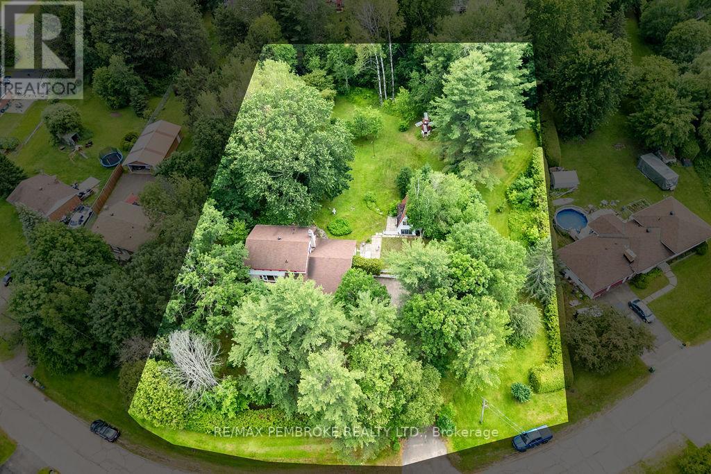 775 PINEGROVE CRESCENT - 2