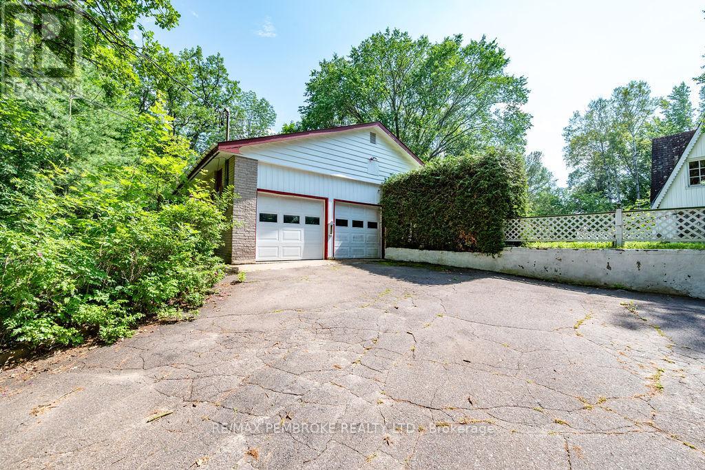 775 PINEGROVE CRESCENT - 3