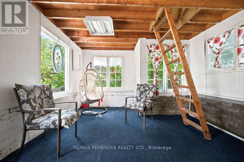 775 PINEGROVE CRESCENT - 33
