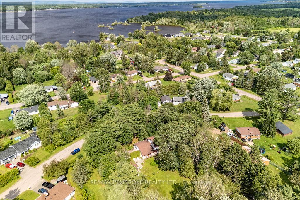 775 PINEGROVE CRESCENT - 37